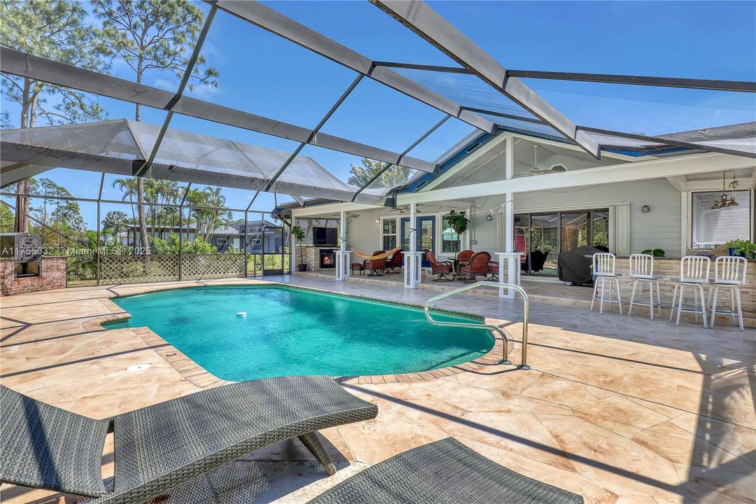 最近售出: $950,000 (4 贝兹, 3 浴室, 2766 平方英尺)