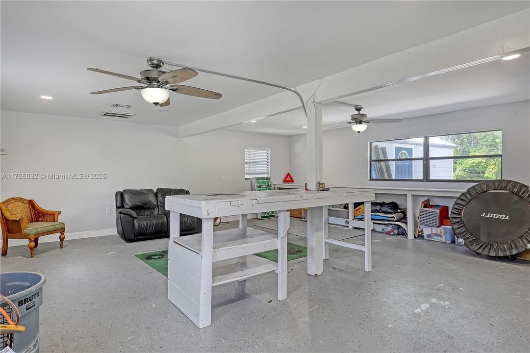 最近售出: $950,000 (4 贝兹, 3 浴室, 2766 平方英尺)