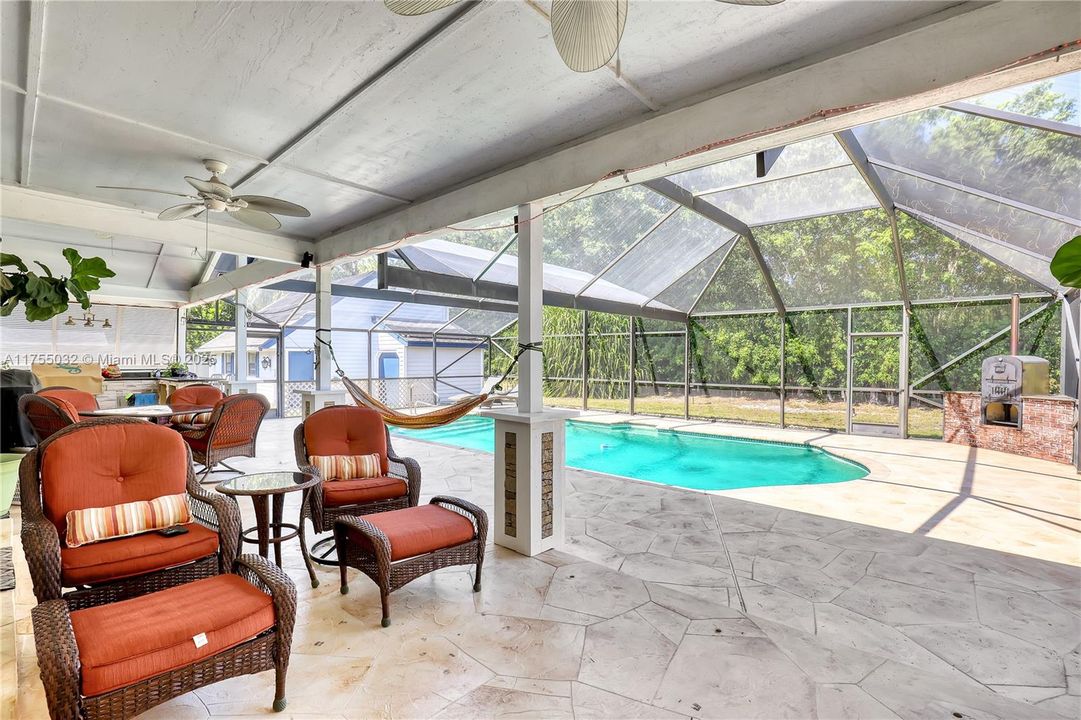 最近售出: $950,000 (4 贝兹, 3 浴室, 2766 平方英尺)