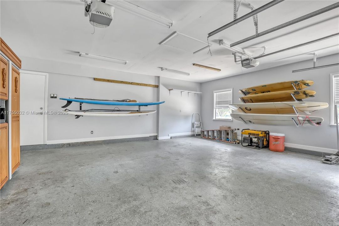 最近售出: $950,000 (4 贝兹, 3 浴室, 2766 平方英尺)