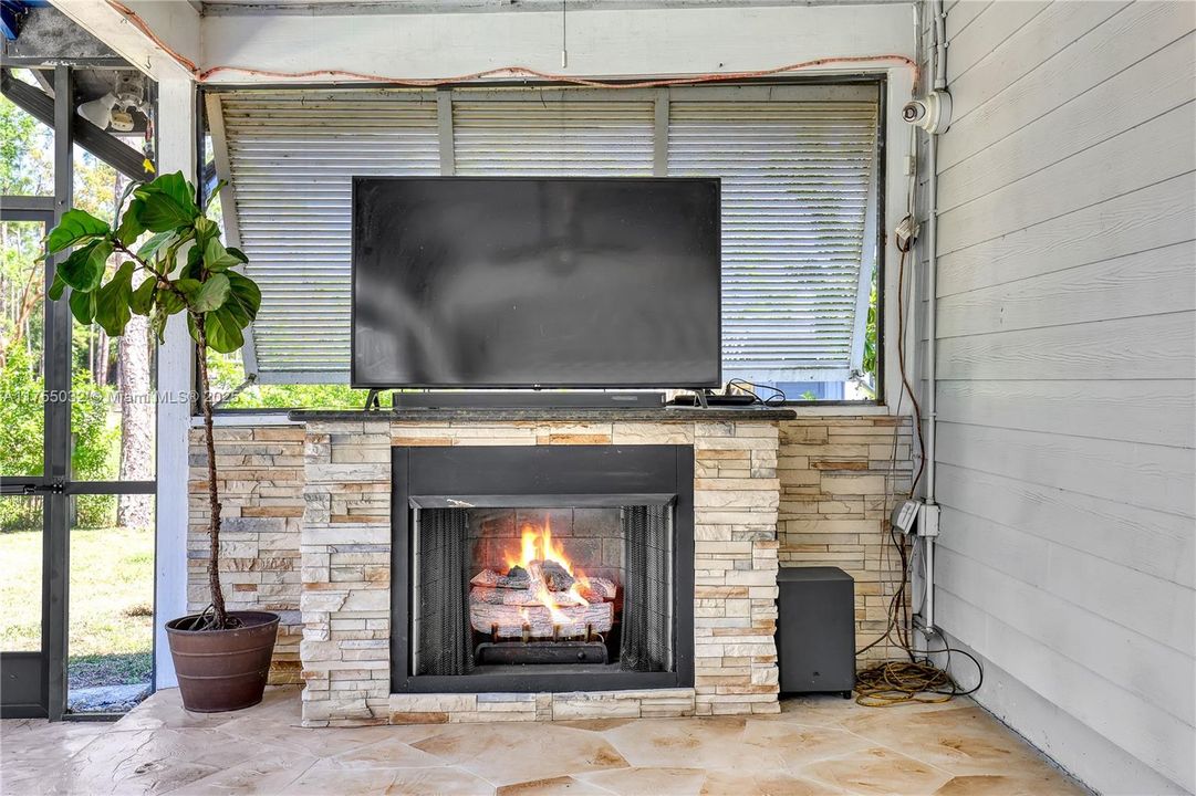 最近售出: $950,000 (4 贝兹, 3 浴室, 2766 平方英尺)