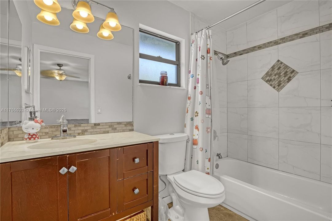 最近售出: $950,000 (4 贝兹, 3 浴室, 2766 平方英尺)