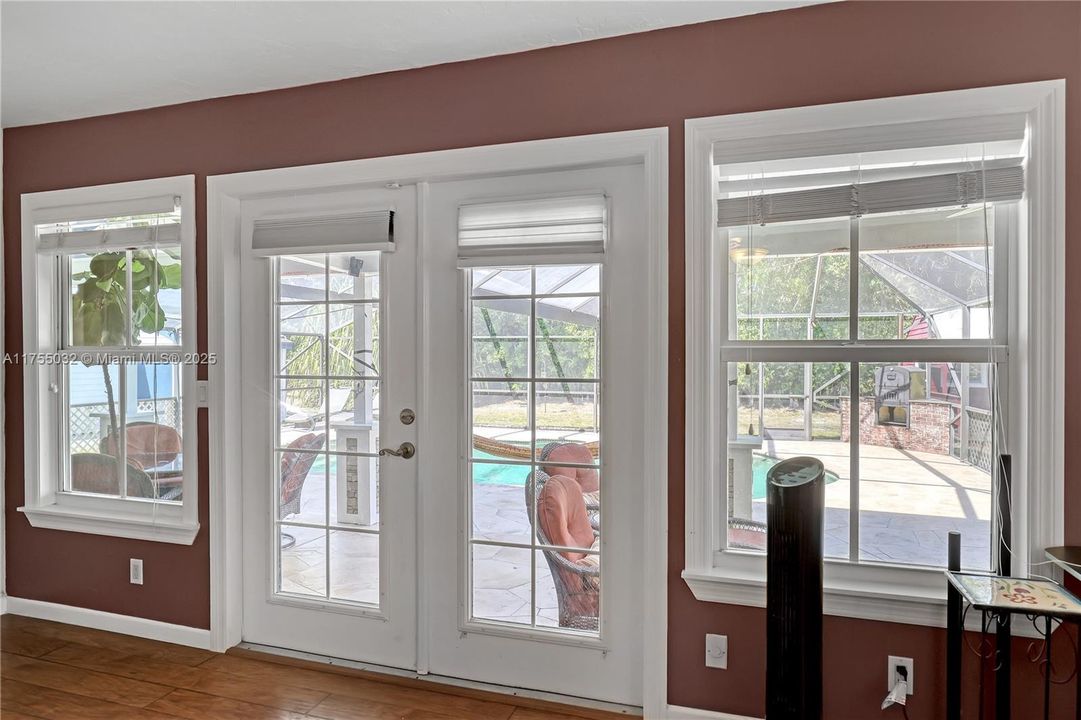 最近售出: $950,000 (4 贝兹, 3 浴室, 2766 平方英尺)