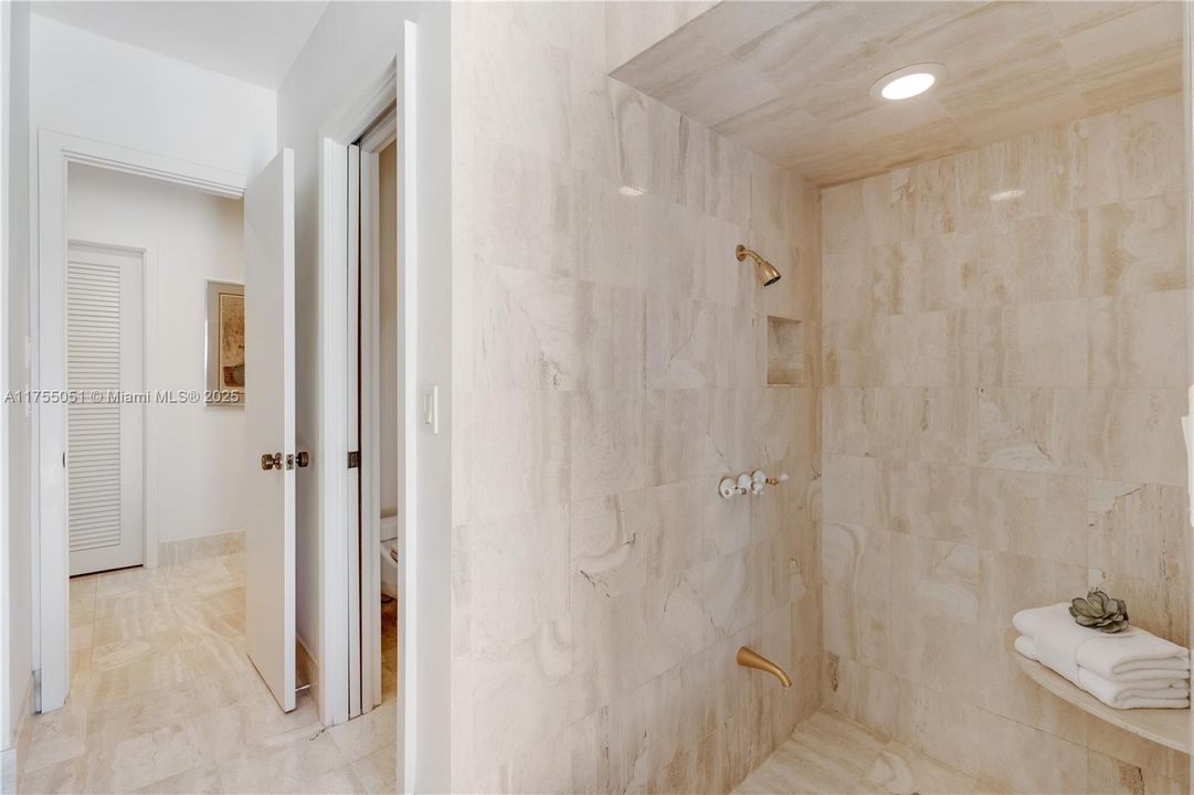 Recently Sold: $2,495,500 (4 beds, 3 baths, 2977 Square Feet)