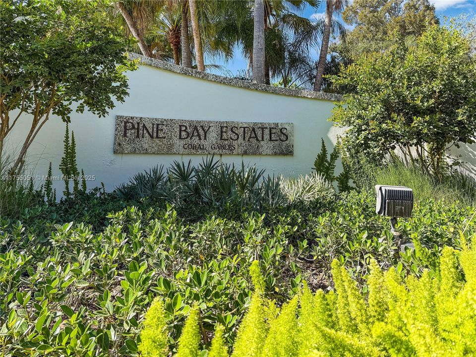 Recently Sold: $2,495,500 (4 beds, 3 baths, 2977 Square Feet)