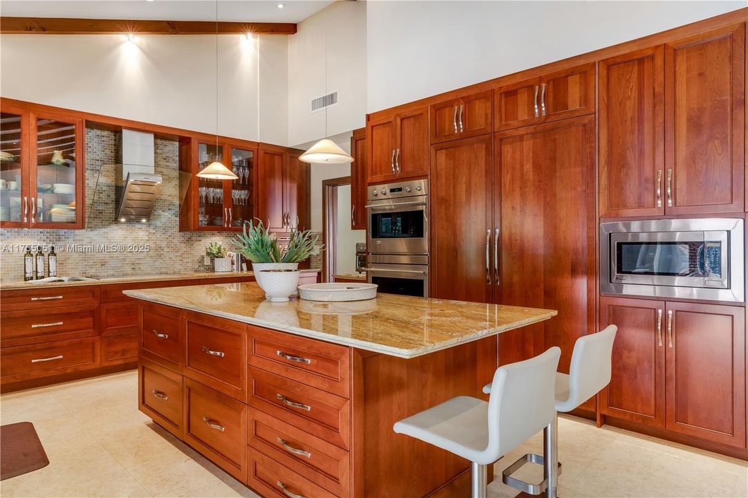 Recently Sold: $2,495,500 (4 beds, 3 baths, 2977 Square Feet)