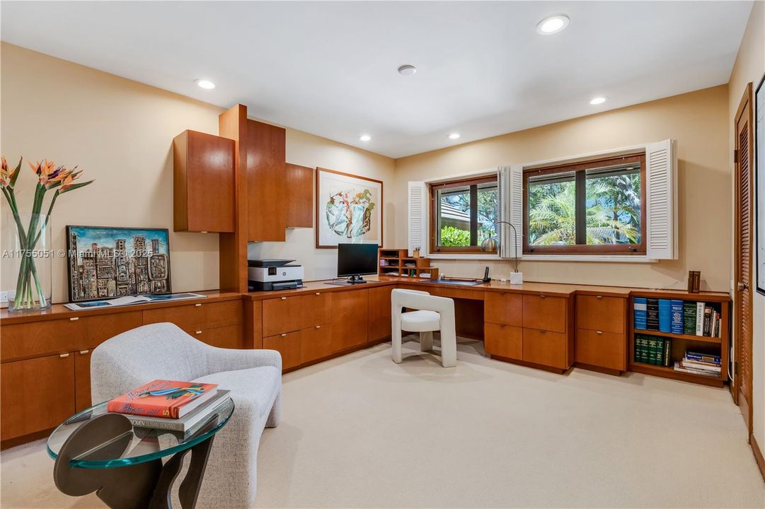 Recently Sold: $2,495,500 (4 beds, 3 baths, 2977 Square Feet)