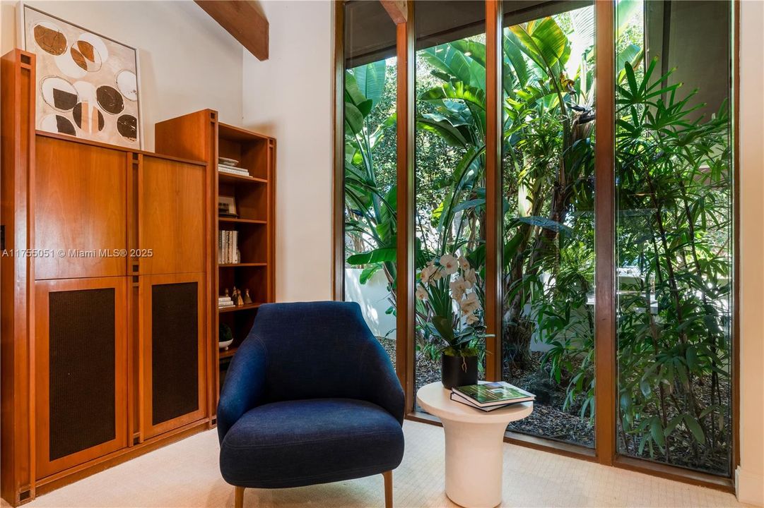 Recently Sold: $2,495,500 (4 beds, 3 baths, 2977 Square Feet)