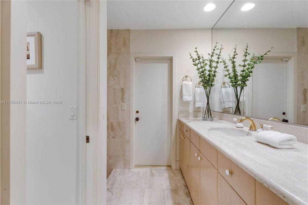 Recently Sold: $2,495,500 (4 beds, 3 baths, 2977 Square Feet)