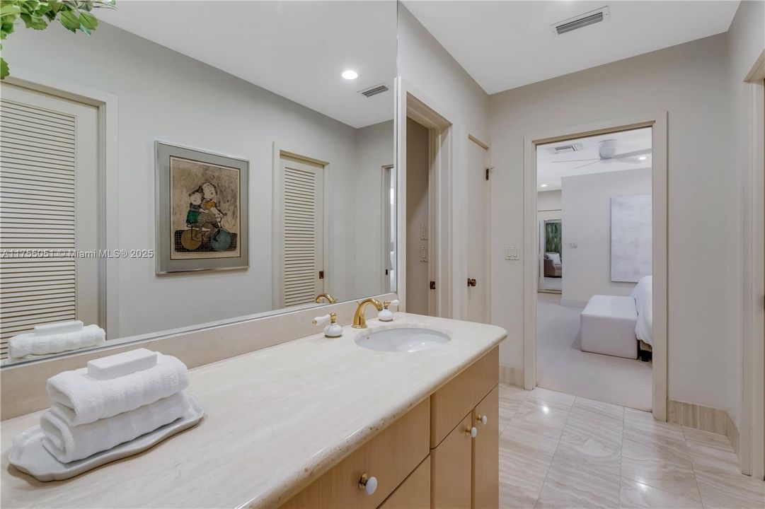 Recently Sold: $2,495,500 (4 beds, 3 baths, 2977 Square Feet)