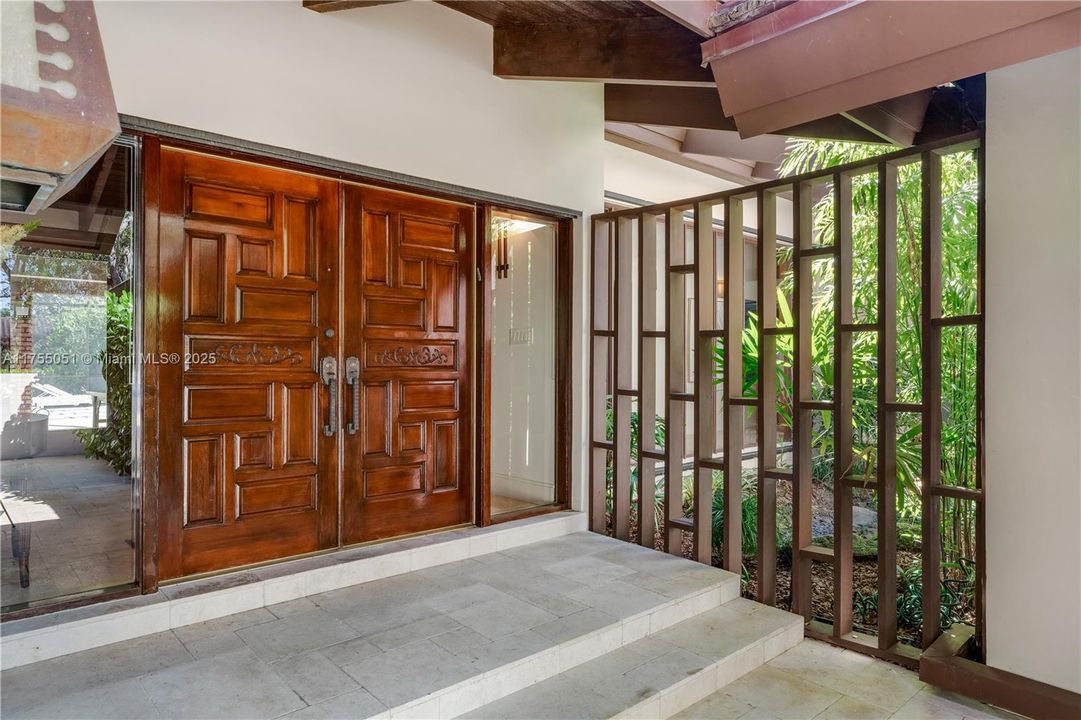 Recently Sold: $2,495,500 (4 beds, 3 baths, 2977 Square Feet)