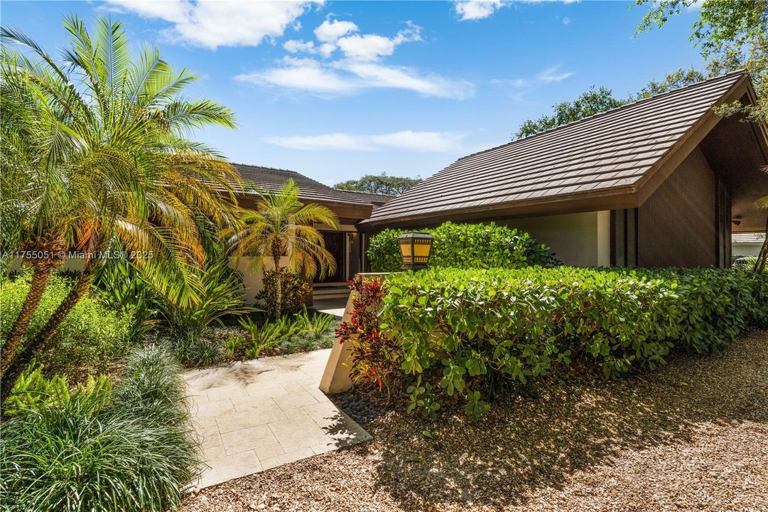 Recently Sold: $2,495,500 (4 beds, 3 baths, 2977 Square Feet)