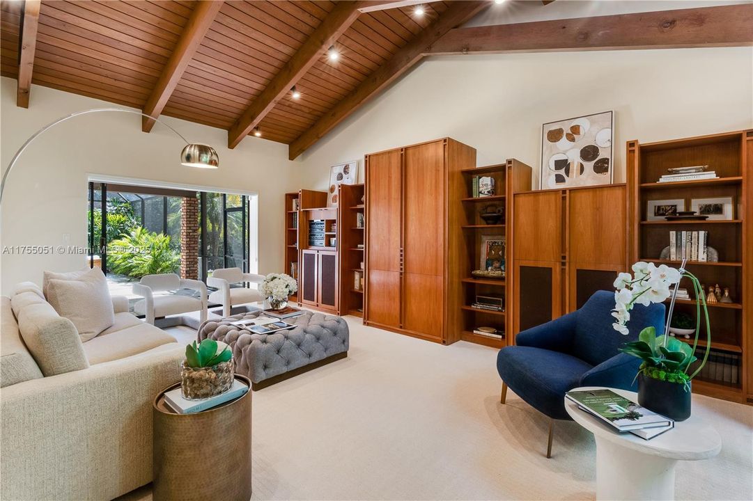 Recently Sold: $2,495,500 (4 beds, 3 baths, 2977 Square Feet)