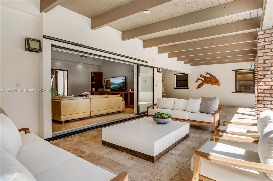 Recently Sold: $2,495,500 (4 beds, 3 baths, 2977 Square Feet)