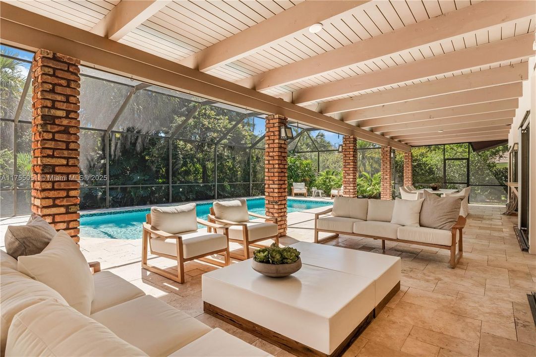 Recently Sold: $2,495,500 (4 beds, 3 baths, 2977 Square Feet)