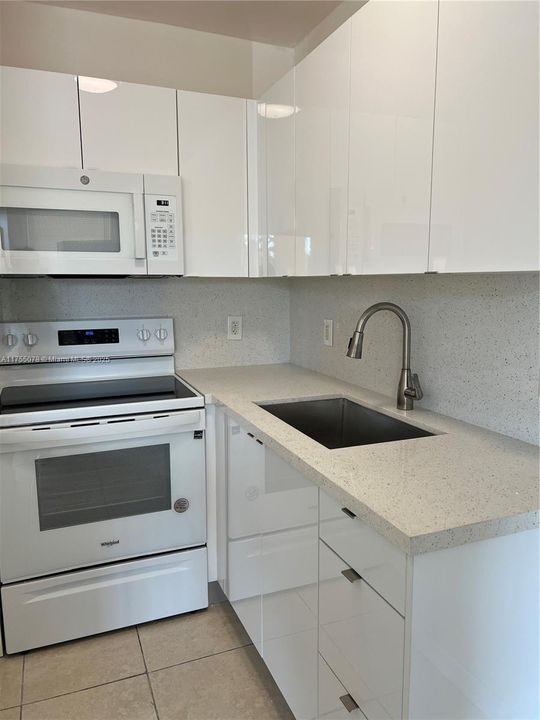 Vendido Recientemente: $180,000 (1 camas, 1 baños, 572 Pies cuadrados)