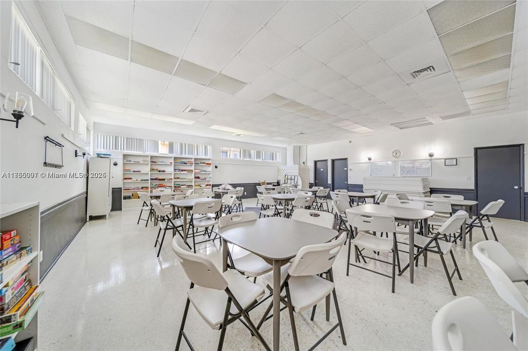 For Sale: $93,500 (1 beds, 1 baths, 625 Square Feet)