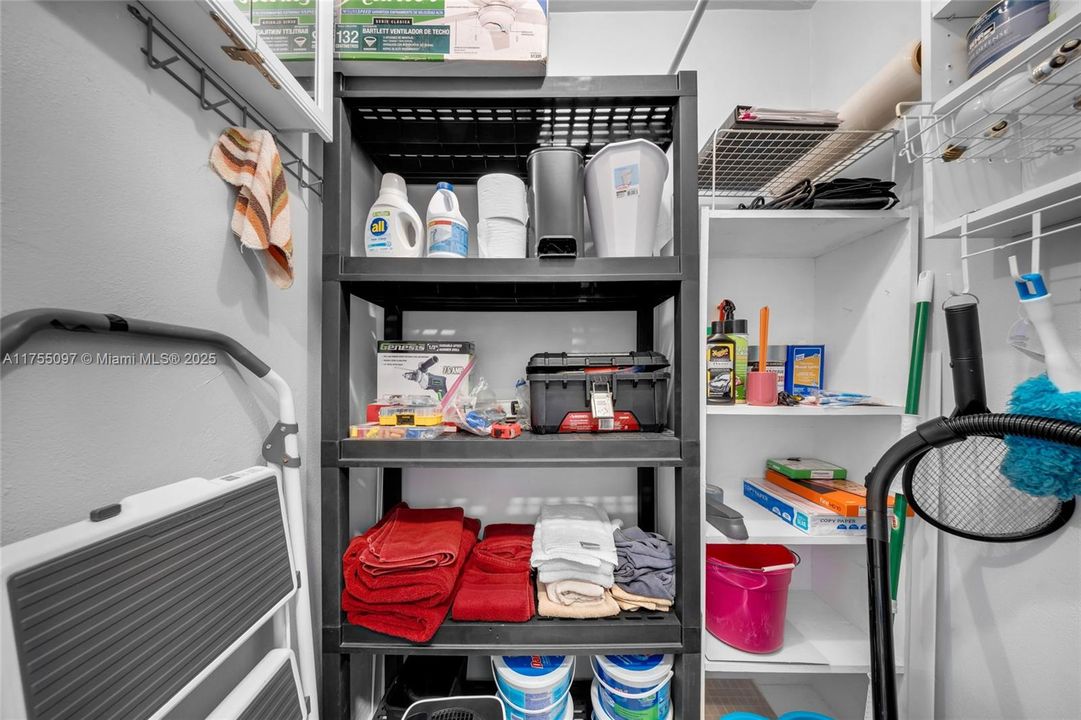 For Sale: $93,500 (1 beds, 1 baths, 625 Square Feet)