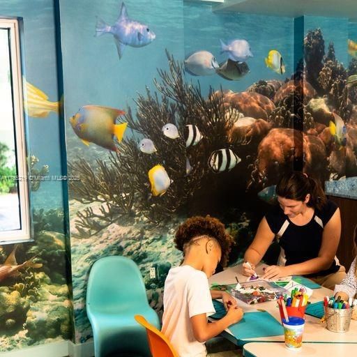 Activo con contrato: $24,000 (3 camas, 3 baños, 2214 Pies cuadrados)