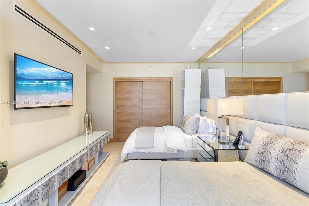 Activo con contrato: $24,000 (3 camas, 3 baños, 2214 Pies cuadrados)