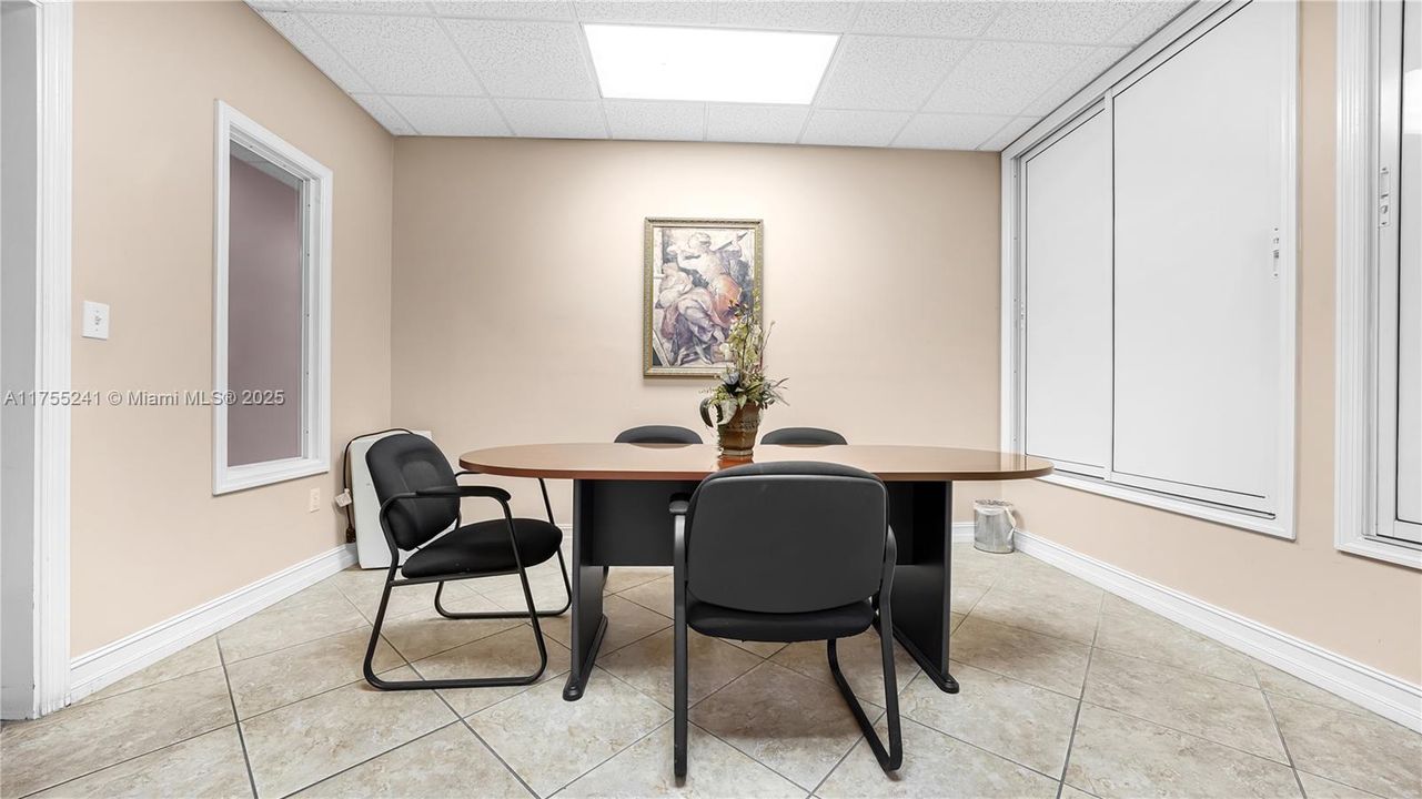 最近售出: $6,500,000 (0 贝兹, 0 浴室, 0 平方英尺)