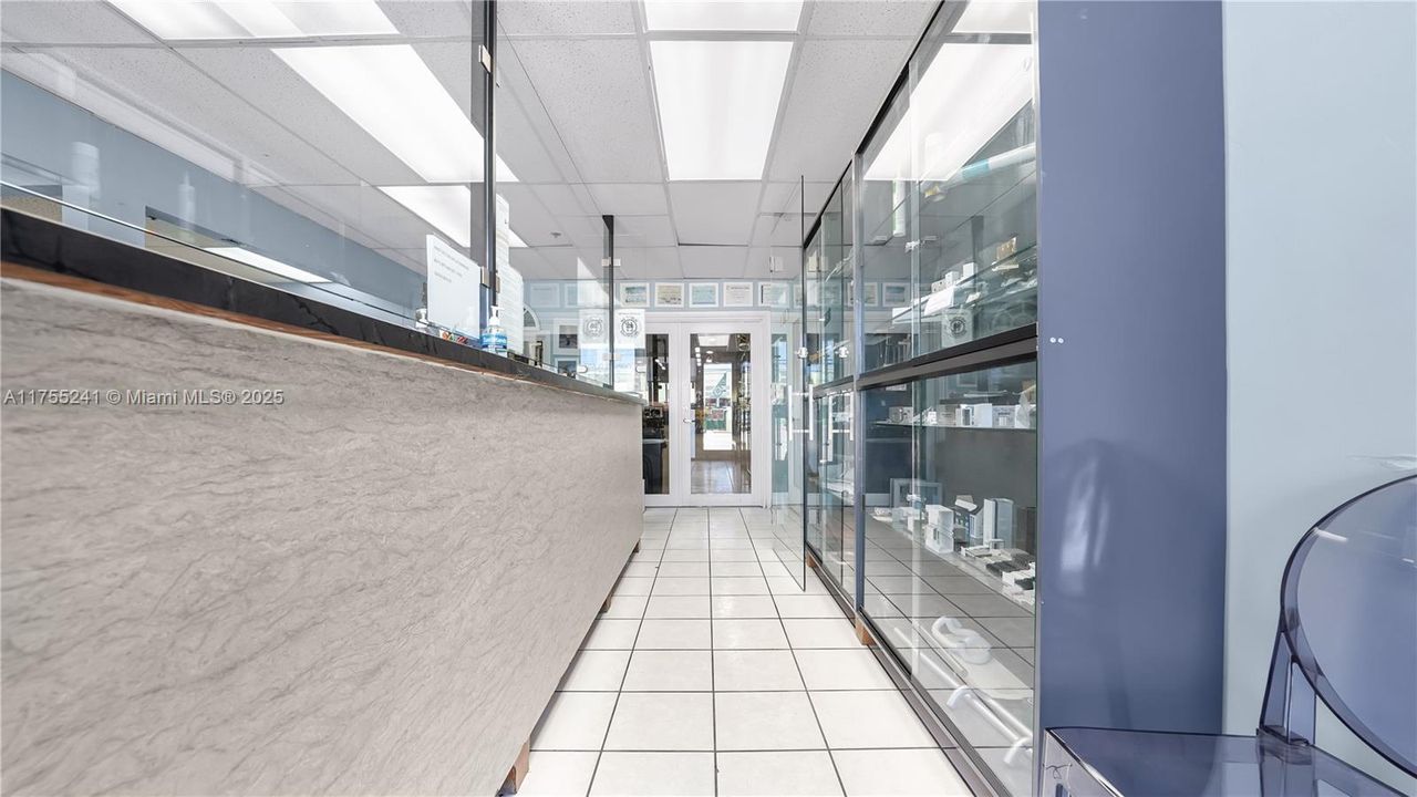 最近售出: $6,500,000 (0 贝兹, 0 浴室, 0 平方英尺)