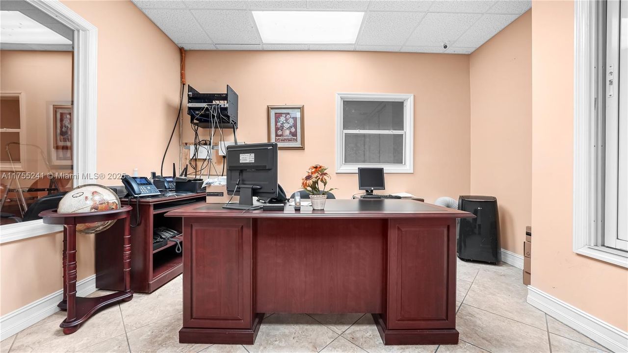 最近售出: $6,500,000 (0 贝兹, 0 浴室, 0 平方英尺)