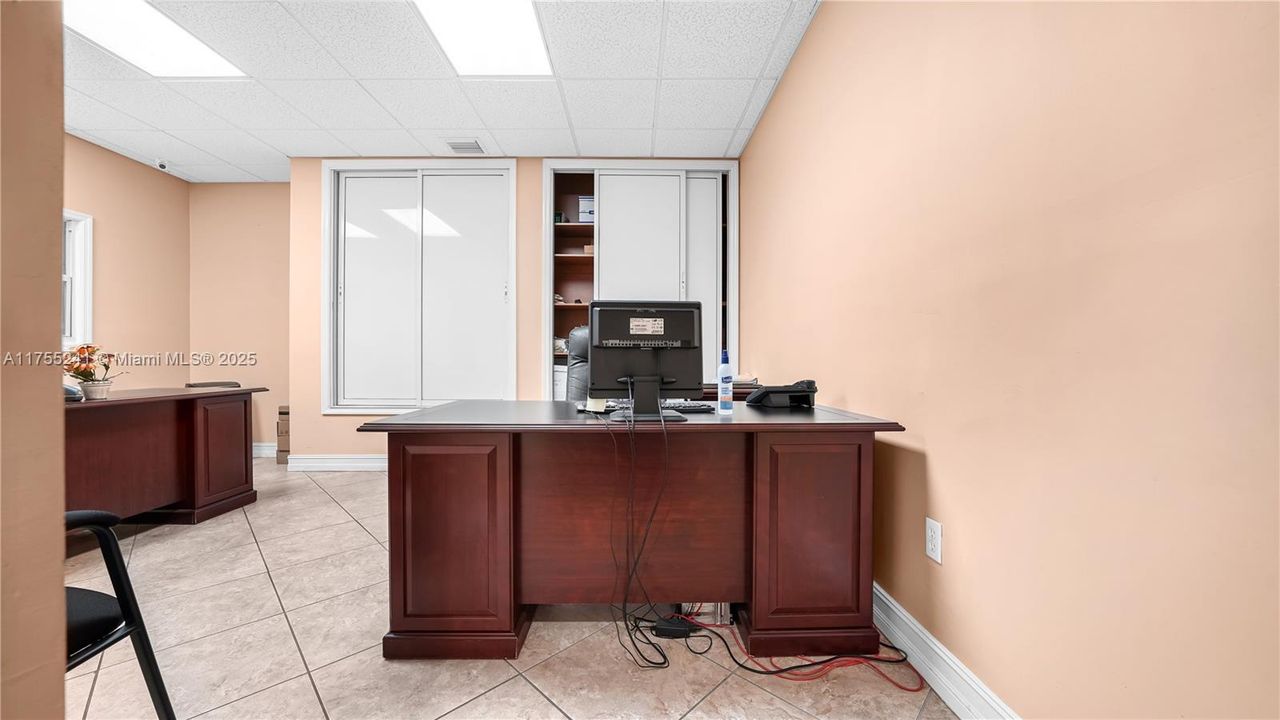 最近售出: $6,500,000 (0 贝兹, 0 浴室, 0 平方英尺)