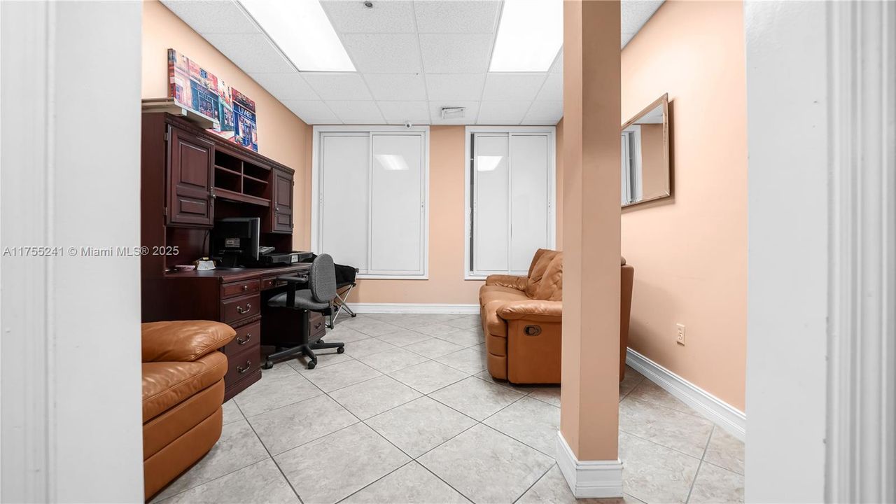 最近售出: $6,500,000 (0 贝兹, 0 浴室, 0 平方英尺)