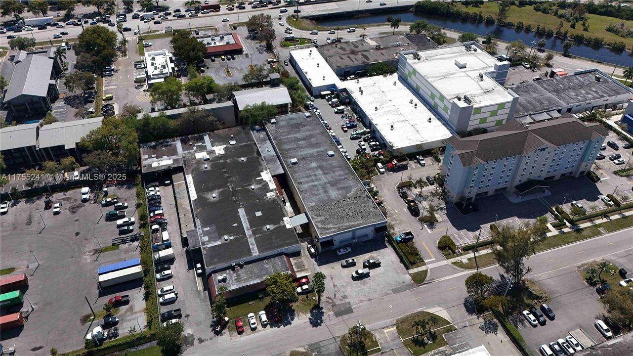 最近售出: $6,500,000 (0 贝兹, 0 浴室, 0 平方英尺)