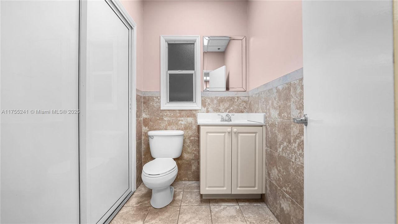 最近售出: $6,500,000 (0 贝兹, 0 浴室, 0 平方英尺)