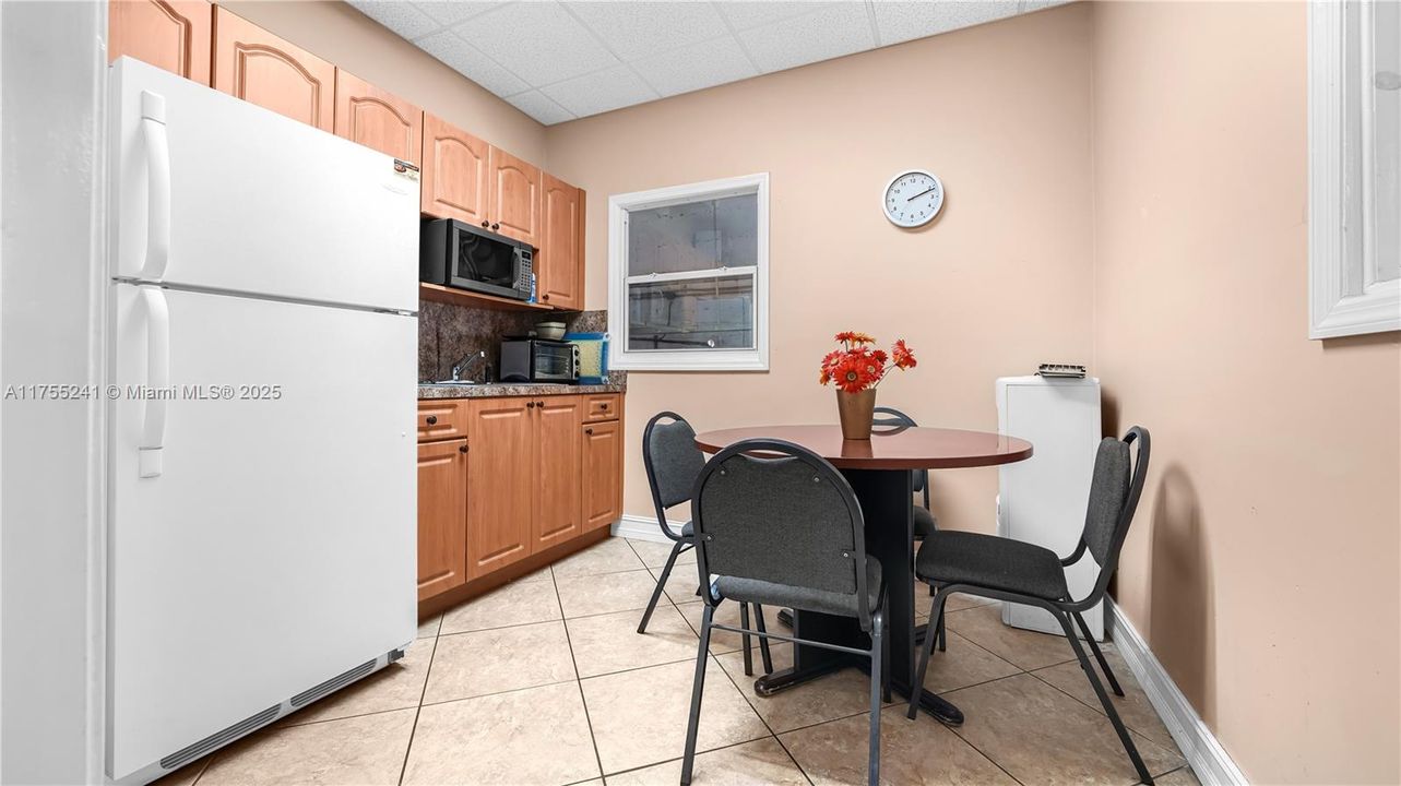 最近售出: $6,500,000 (0 贝兹, 0 浴室, 0 平方英尺)