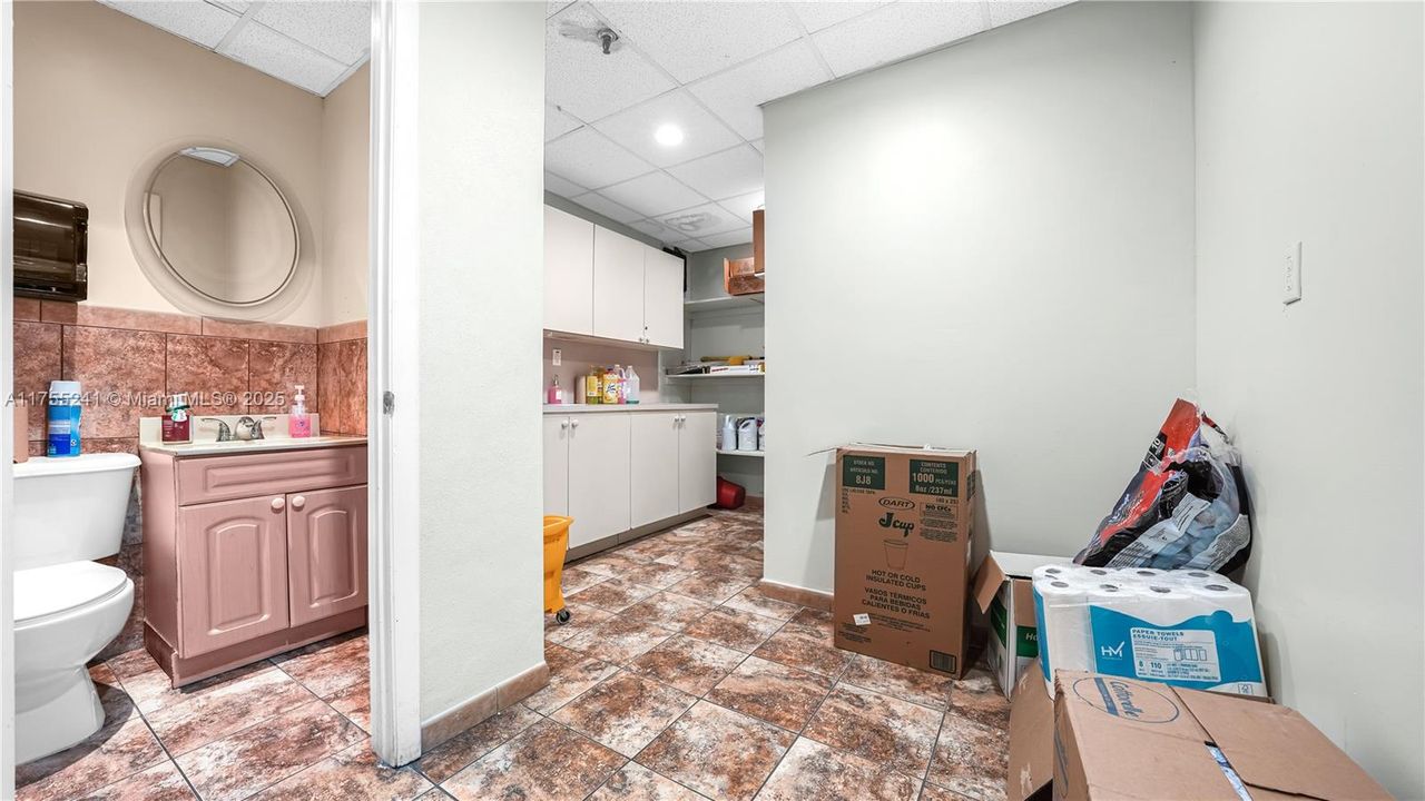 最近售出: $6,500,000 (0 贝兹, 0 浴室, 0 平方英尺)