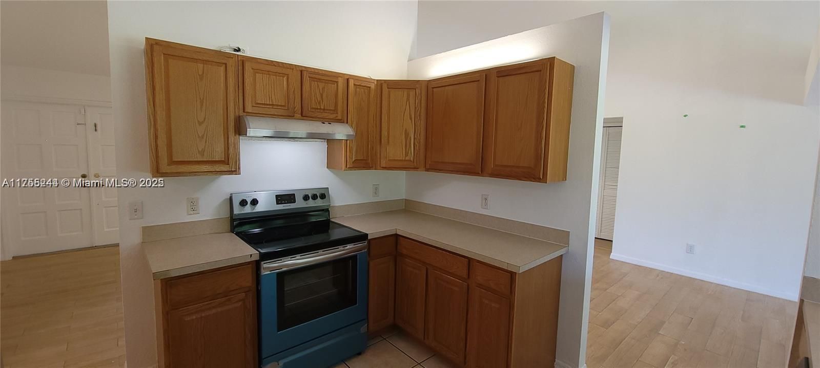 Недавно арендовано: $2,400 (3 спален, 2 ванн, 1758 Квадратных фут)