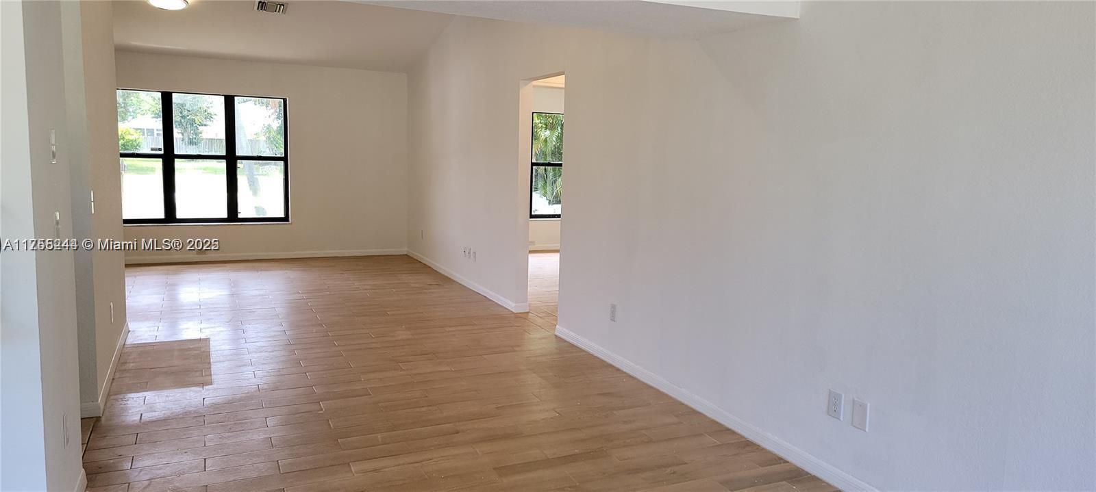 Недавно арендовано: $2,400 (3 спален, 2 ванн, 1758 Квадратных фут)