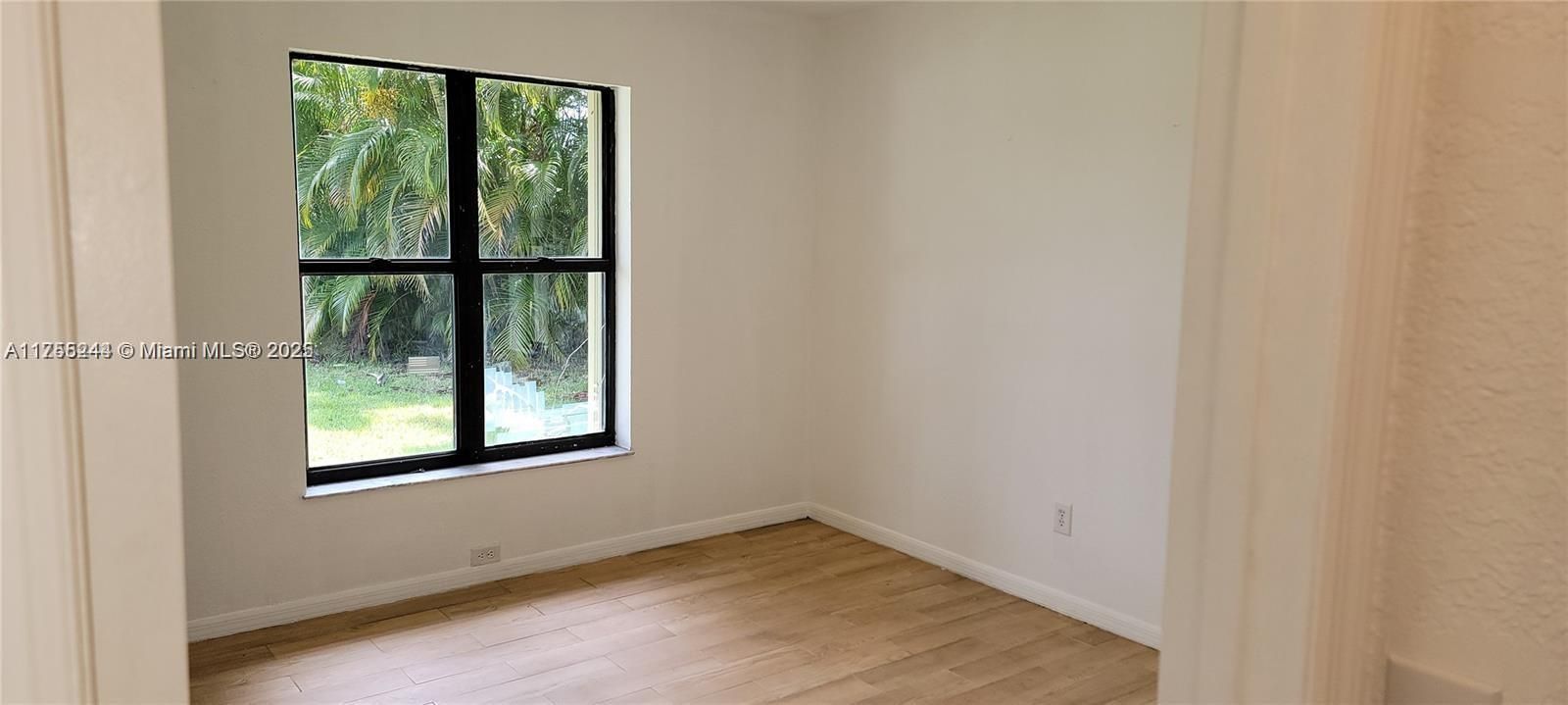 Недавно арендовано: $2,400 (3 спален, 2 ванн, 1758 Квадратных фут)