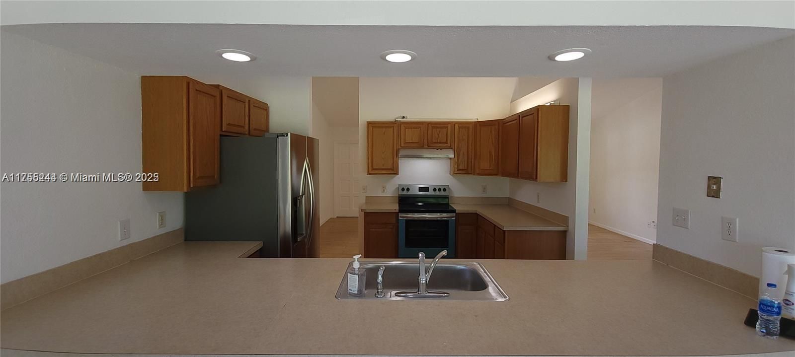 Недавно арендовано: $2,400 (3 спален, 2 ванн, 1758 Квадратных фут)