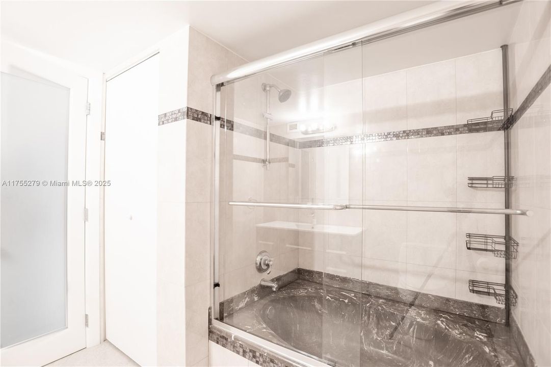 Recently Rented: $3,100 (2 beds, 2 baths, 1360 Square Feet)