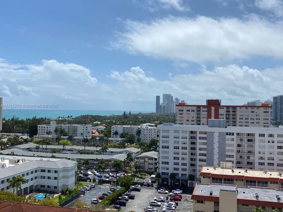 Recently Rented: $3,100 (2 beds, 2 baths, 1360 Square Feet)