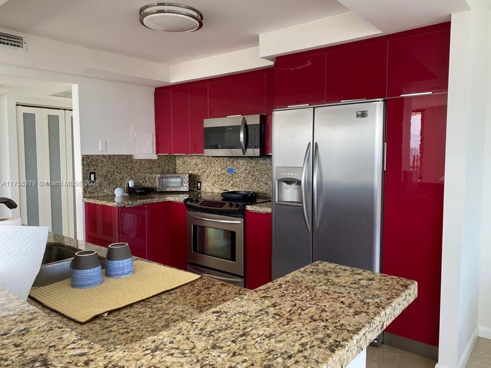 Recently Rented: $3,100 (2 beds, 2 baths, 1360 Square Feet)