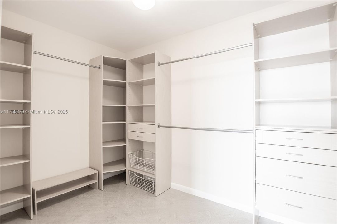 Recently Rented: $3,100 (2 beds, 2 baths, 1360 Square Feet)