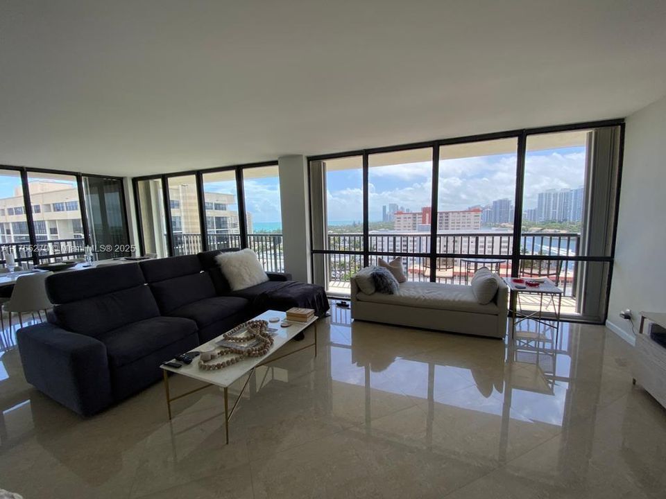 Recently Rented: $3,100 (2 beds, 2 baths, 1360 Square Feet)