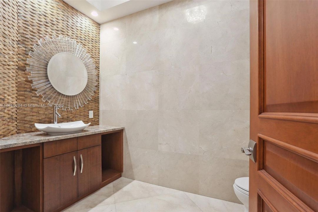 For Sale: $5,890,000 (7 beds, 8 baths, 9912 Square Feet)