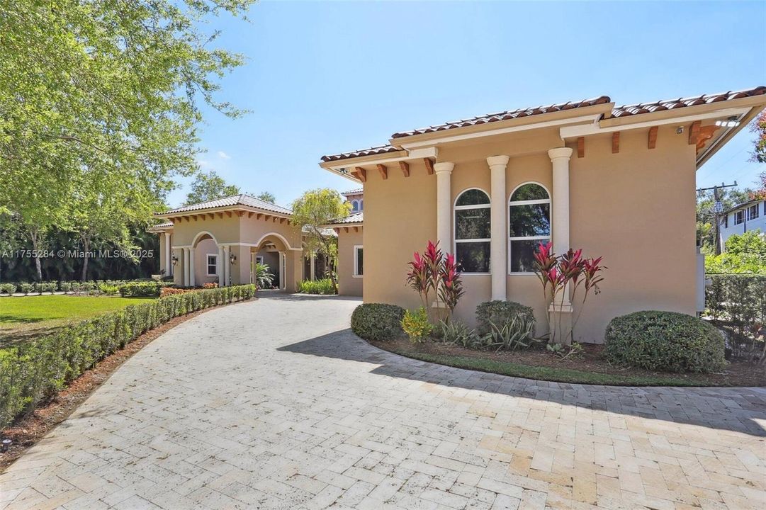 For Sale: $5,890,000 (7 beds, 8 baths, 9912 Square Feet)