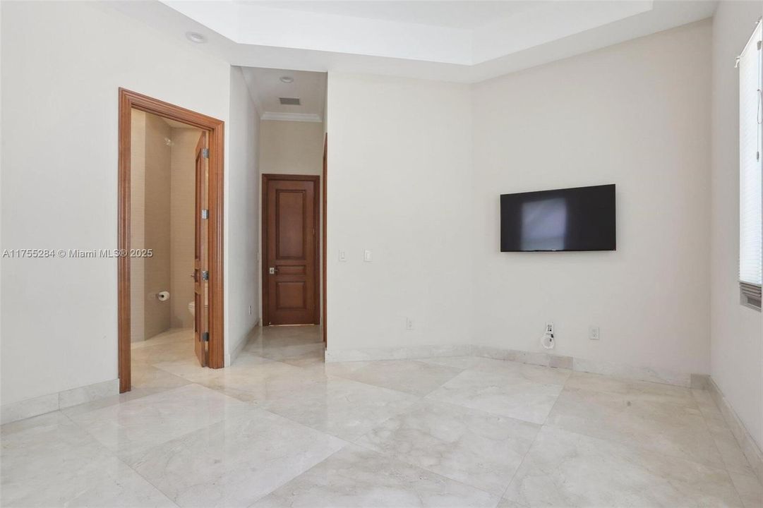 For Sale: $5,890,000 (7 beds, 8 baths, 9912 Square Feet)