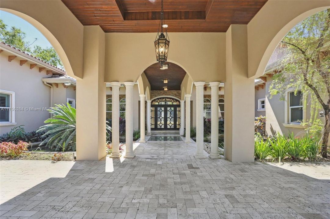 For Sale: $5,890,000 (7 beds, 8 baths, 9912 Square Feet)