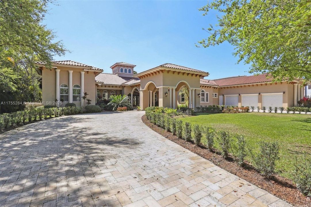 For Sale: $5,890,000 (7 beds, 8 baths, 9912 Square Feet)