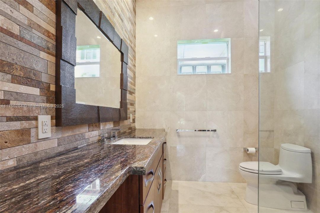 For Sale: $5,890,000 (7 beds, 8 baths, 9912 Square Feet)