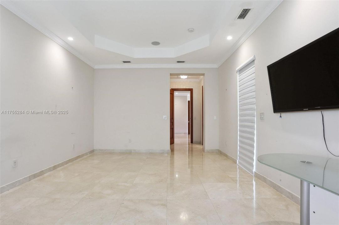 For Sale: $5,890,000 (7 beds, 8 baths, 9912 Square Feet)