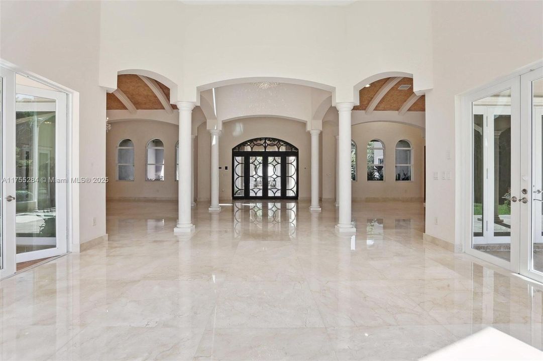 For Sale: $5,890,000 (7 beds, 8 baths, 9912 Square Feet)
